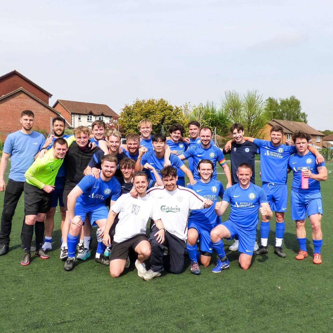 Squad celebrating the 2024/25 league title